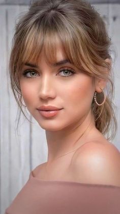 Bangs For Round Faces Double Chin, Short Angles On Long Hair, Taylor Swift Mid Length Hair, Fray Bangs, Woman’s Haircut With Bangs, Bangs With Longer Side Pieces, Hairstyles For Long Hair 40 Years Old, Heavy Framing Fringe, A Shape Bangs