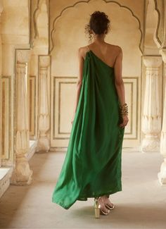 Introducing the emerald green one shoulder chain dress, crafted from luxurious pure habutai silk fabric for a truly indulgent feel. Featuring cutwork technique side panels adorned with our signature floral jaal, this dress exudes sophistication. With a side slit adding a touch of allure, the relaxed silhouette ensures a breezy and effortless feel, perfect for any occasion. Green One Shoulder Dress, Chain Dress, Shoulder Chain, Cut Work, Side Panels, Panel Siding, Silk Fabric, Emerald Green, One Shoulder Dress