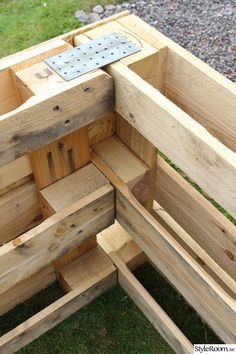 the wooden bench is being built and ready to be used as a planter box