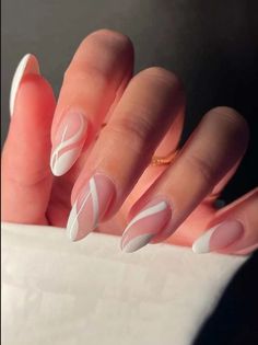 Minimalist Classy White Nail set - Comes with 24 pieces - White Graphic Style - On trend  - Comes with Nail file - 1 sheet of tape - Almond Shape Cute Nails For Fall, Nagel Tips, Oval Nails, Elegant Nails, Classy Nails, Chic Nails, Nail Arts, Almond Nails, Trendy Nails