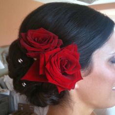 Amazing Contrast! Latin Hairstyles, Spanish Hairstyles, Special Occasion Hairstyles, Leather Carving, Sapphire Wedding, Rose Hair, Prom Hairstyles, Crown Hairstyles, Hairstyles Ideas