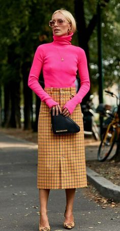 Pink Fall Outfits, Mode Dope, Skirt Diy, Mode Rose, Ideas Clothes, Trendy Skirts, Cooler Look, Looks Street Style, Street Style Inspiration