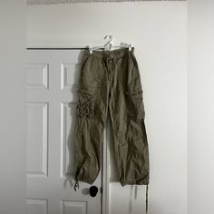 Brand New Casual Cargo Style Pants For Spring, Fitted Khaki Casual Bottoms, Casual Fitted Khaki Bottoms, Casual Full-length Cargo Bottoms, Spring Casual Mid-rise Cargo Pants, Casual Mid-rise Parachute Pants For Spring, Fitted Casual Full-length Parachute Pants, Casual Fitted Mid-rise Parachute Pants, Green Fitted Casual Parachute Pants