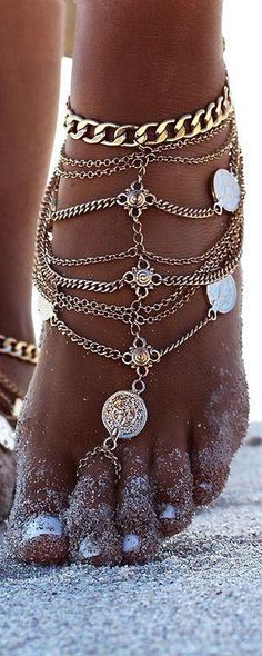 Gypsy Barefoot Sandals Silver Coins & Chains Bohemian Festival Footwear Belly Dancer Jewelry Barefoot Sandal, Estilo Hippie, Body Chains, Bohol, Ruby Earrings, Foot Jewelry, Hippie Chic, Summer Jewelry, Ankle Bracelets