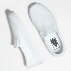 The Classic Slip-On features sturdy low profile slip-on canvas uppers, padded collars, elastic side accents, and signature rubber waffle outsoles. Black Slip On Vans Outfit, Tennis Vans, Vans Trainers, Vans Classic Slip, Tenis Vans, Vans Original, Vans White, New Vans, White Vans