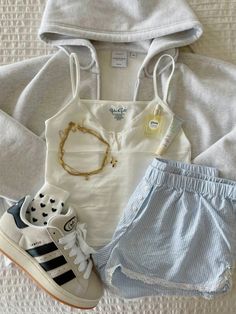 brandy melville, adidas campus Brandy Outfits, Match Art, Outfit Basic, Outfit Inspo Summer, Outfit Layout, Basic Fit, Outfit Inspo Casual, Cute Lazy Day Outfits