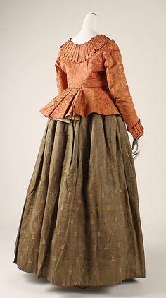 Back view, 2-piece ensemble of jacket and skirt, probably Austria, 18th century. Jacket: orange silk damask with a floral pattern; skirt: brown-green striped silk with floral sprays. 18th Century Jacket, 18th Century Womens Fashion, Historical Textiles, Rich Fashion