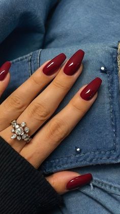 Shades Of Burgundy Nails, Simple Nails Gels, Halloween Nails One Color, Red Nails Style, Simple Nails Burgundy, Black And Crimson Nails, Dark Scarlet Nails, Rounded Nails Fall, Almond Nail Fall Colors