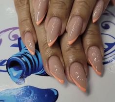 Almond Stilleto Nails Designs, Almond Nails With Line Design, Almond Shape Nails Designs Fall, Nails Ideas On Dark Skin, Nail Ideas Almond Shape Classy, Fail Nails Designs, Classy Nude Nails Almond, Two Tone Nail Ideas, Oval Nails Black Women