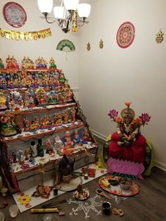 there are many figurines on display in this room