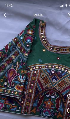 Katchi Work Design Blouse, Kachi Work Blouse, Kutchi Work Blouse, Navratri Blouse, Kutchi Work, Sleeveless Blouse Designs, Fashion Collection Inspiration, Navratri Collection, Mirror Work Blouse