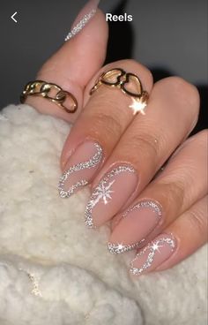 Christmas Nails Acrylic Silver, Acrylic Nail Designs Silver Glitter, Christmas New Years Nails Almond, Sparkly Winter Nails Acrylic, Simple New Years Nails Acrylic, Nails Acrylic Sparkle Glitter, Crismas Nails 2022, Aesthetic New Years Nails, Cute Winter Formal Nails