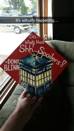 Graduation Cap Designs Doctor Who, Doctor Who Graduation Cap, Seniors 2025, Graduation Hat Designs, Grad Hats, Prom 23, Hats Ideas, Graduation Hats