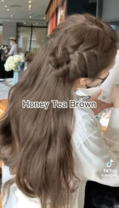 Mint Beige Hair Color, Hair Brown Color Ideas, Korean Hair Color Milk Tea Brown, Spring Light Hair Color, Boba Tea Hair Color, Vanilla Latte Hair Color, Light Brown Hair On Asian, Light Brown Beige Hair