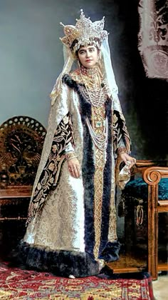 1900s Russian Fashion, Russian Fashion Traditional, Russian Royalty Fashion, Russian Wedding Dress, Traditional Russian Clothing, Russian Queen, Russian Court Dress, Motif Soutache, Royalty Clothing