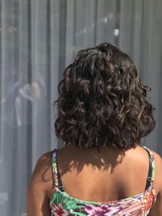 Short Curly Bobs For Fine Hair, Short 2c Curly Hair Bob Haircuts, Thick Curly Haircuts Frizzy Hair, Short Hair Wavy Perm, Short Hair Cuts For Women Wavy Natural, Natural Wavy Short Haircut, Neck Length Hair Curly, Short Layered Haircuts Shoulder Length Curly, Short Hair Wavy Natural