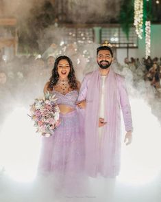 Couple Dresses For Engagement Indian, Dress For Engagement Indian, Engagement Outfits Indian Couple, Engagement Outfits Indian, Marriage Clothes, Indian Bridesmaid Dresses, Haldi Outfits