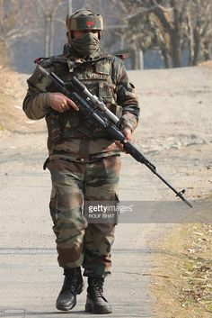 Designated Marksman, Army Photography, Pak Army Soldiers, Army Couple Pictures, Military Images, Army Police