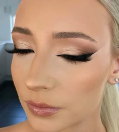 Eye Makeup Cut Crease, Eye Makeup Images, Different Skin Types, Soft Eye Makeup, Rhinestone Makeup, Hot Makeup, Pinterest Makeup, Eye Makeup Designs, Evening Makeup