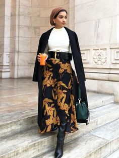 These 16 Winter Outfits Come Ready-Made and Instagram-Approved #winterfashion #wintercoat #winter Fesyen Islam, Rok Outfit, Chique Outfit, Mode Turban, Stylish Winter Outfits, Modest Clothing, Cute Winter Outfits, Winter Outfits For Work, Hijabi Fashion