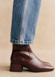 Paulette Low Boots - Iced chocolate - Bovine leather - Sézane Sezane Boots, Iced Chocolate, Womens Leather Boots, Dressy Boots, Fall Winter Shoes, Low Heel Ankle Boots, Fall Booties, Deep Autumn, Suede Chelsea Boots