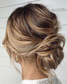 Messy Updo Hairstyles, Hairstyles Romantic, Messy Hair Updo, Messy Wedding Hair, Romantic Updo, Messy Updo, Elegant Wedding Hair, Up Dos For Medium Hair