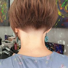 Short Stacked Bob Hairstyles, Short Hair Back, Inverted Bob Hairstyles, Ponytail Hairstyles Easy, Short Haircut Styles, Tapered Haircut, Beach Wave Hair, Layered Bob Hairstyles