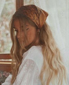 Hairstyle Scarf, Boho Hairstyle, Scarf Vintage, Bandana Hairstyles, Grunge Hair, Vintage Hairstyles