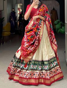 Saree Wearing Styles, Saree Wearing, Famous Dress, Traditional Indian Outfits, Party Wear Indian Dresses, Chaniya Choli, Lehenga Designs, Indian Outfits