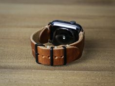 Apple Watch Band 44mm 42mm 40mm 38mm Apple Watch 1-5 / Hecho a | Etsy Leather Apple Watch Band Perfect As A Gift, Vintage Leather Bracelet Strap For Apple Watch, Brown Waxed Apple Watch Band For Everyday, Brown Waxed Finish Apple Watch Band For Everyday Use, Vintage Watch Bands With Waxed Finish, Vintage Waxed Finish Watch Bands As Gift, Adjustable Apple Watch Band With Waxed Finish For Everyday, Adjustable Waxed Finish Apple Watch Band For Everyday Use, Handmade Rectangular Apple Watch Band For Everyday Use