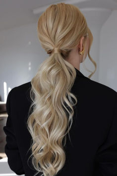 Find the perfect bridesmaid hairstyles for thin hair that add volume, elegance, and style to your wedding look. From soft updos to textured waves and chic half-up styles, these hair ideas are designed to make thin hair look fuller and beautiful. Explore these stunning bridesmaid hairstyles and get inspired for the big day!