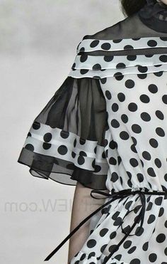 Dot Dot, Black And White Style, Carolina Herrera, Classy Dress, Dot Dress, White Style, Daily Outfits, Tango, The Dreamers