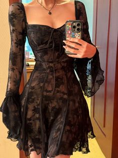 Dress Flowy, Trendy Fall Outfits, Lace Corset, Black Mini, Pleated Dress, Short Dress, Look Fashion, Gorgeous Dresses, Pretty Dresses