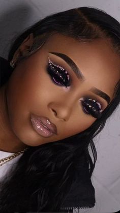 Black Glitter Makeup Looks, Glam Makeup Birthday, Girl Makeup Aesthetic, Makeup Birthday, Birthday Makeup Looks, Face Beat Makeup, Makeup Business, Glitter Makeup Looks, Prom Eye Makeup