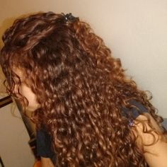 Curly Copper Hair, Carrie Bradshaw Hair, Long Natural Curly Hair, Brown Curls, Wavy Haircuts, Hairdos For Curly Hair