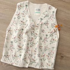 Beautiful Floral Vest High Quality Loose Fit Style For The Look! Cottagecore Aesthetic Clothes, Vest 2023, Cottagecore Flowers, Cottagecore Clothes, Floral Vests, Cottagecore Outfits, Cottagecore Style, Cropped Knit Sweater, Rustic Flowers