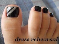 nail designs black and gold - Google Search Like and Repin. Thx Noelito Flow. http://www.instagram.com/noelitoflow Teen Nail Art, Cute Pedicures, Black And White Nail, Black Nail Designs