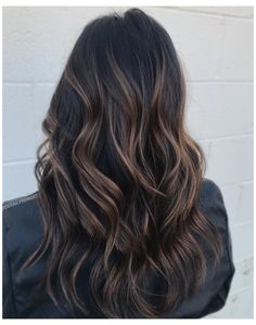 Black Hair Layers, Dark Brown Hair With Highlights, Highlights For Dark Brown Hair, Hair With Highlights, Brown Hair Inspo, Black Hair With Highlights