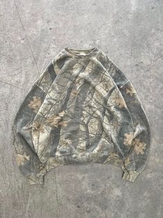 Camo Crewneck, Articles Of Clothing, Reselling Business, Camo Sweatshirt, Fall Fits, Winter Fits, Cool Fits, Selling Clothes