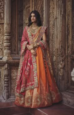 Lehenga Draping Styles, Lehenga Drape, Double Dupatta, Dupatta Draping Styles, Dupatta Styling, Dupatta Draping, Orange Lehenga, Wedding Hairstyles For Medium Hair, Dupatta Style