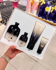 Click on the photo to shop! | Beauty favorites, beauty finds, Oribe, everyday beauty, hair care, hair care favorites, haircare, hairare favorites, hair products, beauty products, morning beauty routines, beauty routine, shampoo, conditioner, travel hair care products Oribe Hair Products, Comfy Travel Outfit, Travel Hairstyles