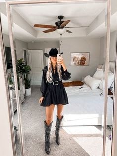 Purse Must Haves Items, Wallen Concert Outfit Ideas, Morgan Wallen Concert Outfit Ideas, Purse Must Haves, Cowboy Outfits For Women, Morgan Wallen Concert Outfit, Country Fall Outfits