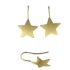 Descubra la elegancia atemporal con nuestros exquisitos aretes colgantes con gancho de estrella satinada de oro amarillo macizo de 18 quilates, con un tamaño de 0,75 pulgadas. Elaborados con precisión y cuidado, estos aretes están hechos de oro hipoalergénico de 18 quilates para garantizar durabilidad y comodidad. Eleva tu estilo con estos impresionantes accesorios y ten la seguridad de que vienen bellamente empaquetados en una caja y bolsa de regalo Amalia para darle el toque final perfecto. ¡Compre ahora y adorne o sorprenda a un ser querido con el regalo de una belleza eterna! Fruit Animals, Star Earring, Mens Silver Jewelry, Crawlers Earrings, Baby Earrings, Kids Necklace, Cord Bracelets, Cuff Earrings, Screw Back Earrings