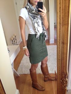 I like this look, but I'm not so much a skirt person, but you could achieve almost the same by pairing it with skinny jeans of the same color and booties or boots. Green Skirt Outfit, Green Skirt Outfits, Olive Skirt, Skirt Outfit, Green Skirt, Work Attire, Fall Winter Outfits, Look Chic, Look Fashion