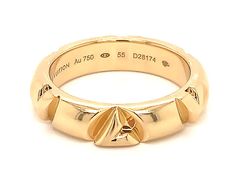 The LV Volt ring in 18-karat gold is part of the LV Volt collection for men and women, a tribute to the energy of the iconic LV initials. The two letters split apart and repeat at regular intervals, generating a smooth tempo. Hallmarked "Louis Vuitton" and stamped "Au750" on the inside of the ring. The ring is EU size 55, US size 7.25. The total weight is 9.3 grams.This is a pre-owned ring in excellent condition. Item Specifications: Brand: Louis Vuitton Collection: LV Volt Metal: 18K Yellow Gol Contemporary 14k Yellow Gold Rings, Designer 14k Gold Rings, Designer Polished 14k Gold Rings, Designer 14k Gold Rings With Polished Finish, Luxury Engraved Promise Ring, Designer Yellow Gold Anniversary Rings, Designer Yellow Gold Rings For Anniversary, Luxury Yellow Gold Signet Ring With Tension Setting, Luxury Yellow Gold Signet Ring With Vs Clarity