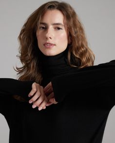 DESCRIPTIONTurtleneck women's sweater crafted from plain knitted cashmere and silk. The turtleneck features a dense micro-ribbed pattern. Its precious and exclusive yarn turns this garment into the luxury version of an essential knitwear item.FABRICSThe Cashmere and Silk is the union of the noble fiber par excellence, Kid Cashmere, with the finest silk. Kid Cashmere is Lanificio Colombo's exclusive and iconic yarn which is obtained by the undercoat of Hircus goat kids only in their first year of