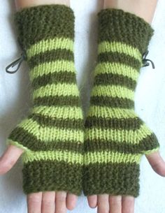 SO EASY! Cute Crochet Finger less Gloves Patterns ||Quick + Easy Crochet Finger less Gloves Black And Green Crochet, Arm Warmers Aesthetic, Crochet Gloves Fingerless, Corset Gloves, Crochet Arm Warmers, Fingerless Gloves Crochet, Crochet Green, Gloves Crochet