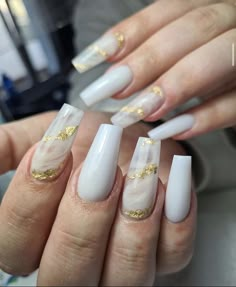 White Design Square Nails, White And Gold Acrylic Nails Coffin, Nail Ideas With Gold Flakes, White With Gold Flakes Nails, White And Gold Nails Coffin, Nails Inspiration Marble, White Nails With Marble Design, Acrylic Nails White And Gold, White Gold Marble Nails