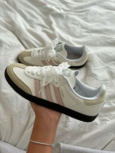 Fall Adidas Shoes, Samba Adidas Aesthetic, Adidas Sambas Aesthetic, Pink Adidas Samba, Pink Sambas Outfit, Womens Sambas, Cute Sambas, Adidas Samba Pink, Adidas Samba Aesthetic