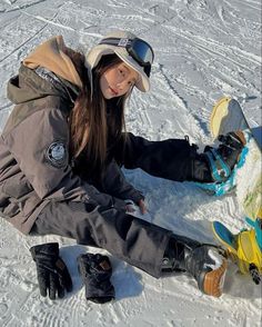 Snowboarding Aesthetic, Black Dress Style, Korean Best Friends, Ootd Winter, Ski Girl, Outfit Korean, Travel Pictures Poses, Snow Outfit